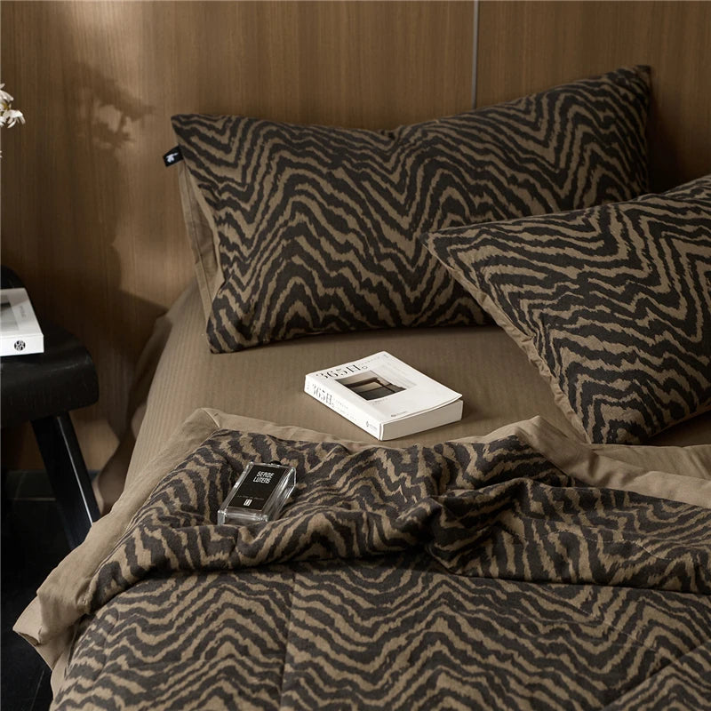 100% cotton one piece zig zag brown pattern quilted blanket