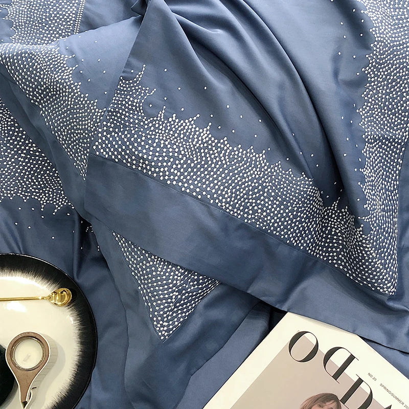 Blue bedding set with duvet cover and pillowcases