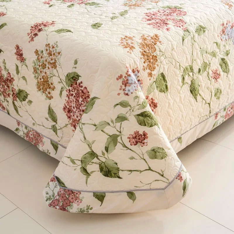 Close up of flat quilt 500TC Floral 3Pcs Lightweight Cotton Quilt Set